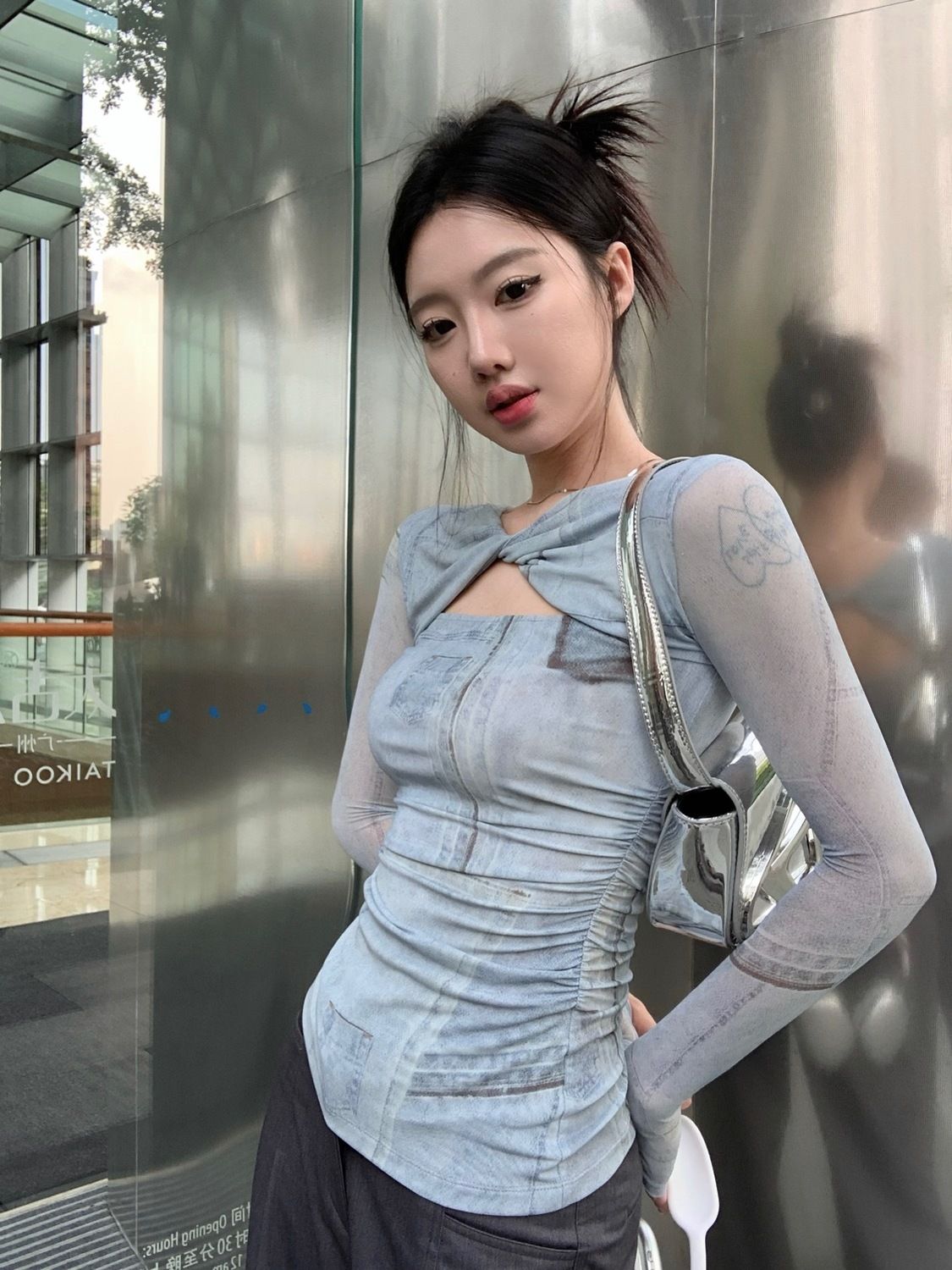 kumikumi辣妹鏤空設計感網紗長袖T恤女夏季小眾修身顯瘦短款上衣