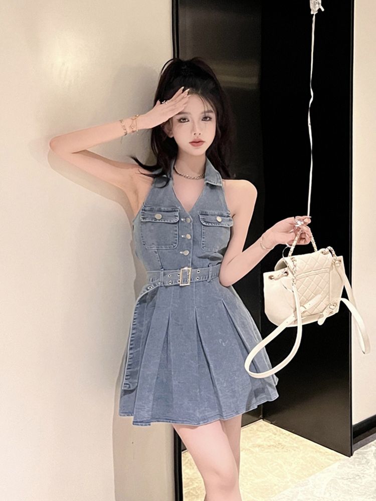 Blue denim halter neck dress women's summer new French retro small sleeveless tooling pleated skirt