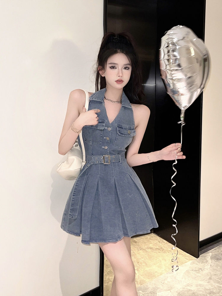 Blue denim halter neck dress women's summer new French retro small sleeveless tooling pleated skirt