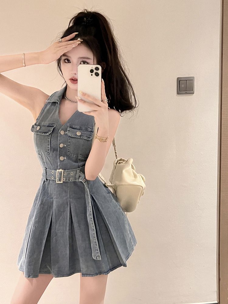 Blue denim halter neck dress women's summer new French retro small sleeveless tooling pleated skirt