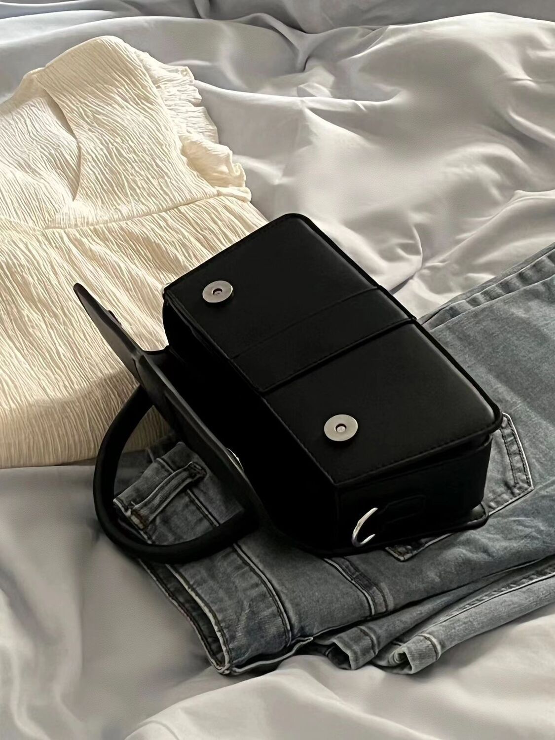 Spring and Summer Fashion Black Small Square Bag 2023 New Small Design Handheld Bag Simple and Versatile One Shoulder Crossbody Bag