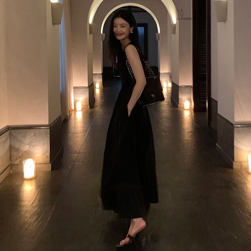 法式茶歇黑色無袖連衣裙子女2023夏季新款收腰赫本風背心吊帶長裙