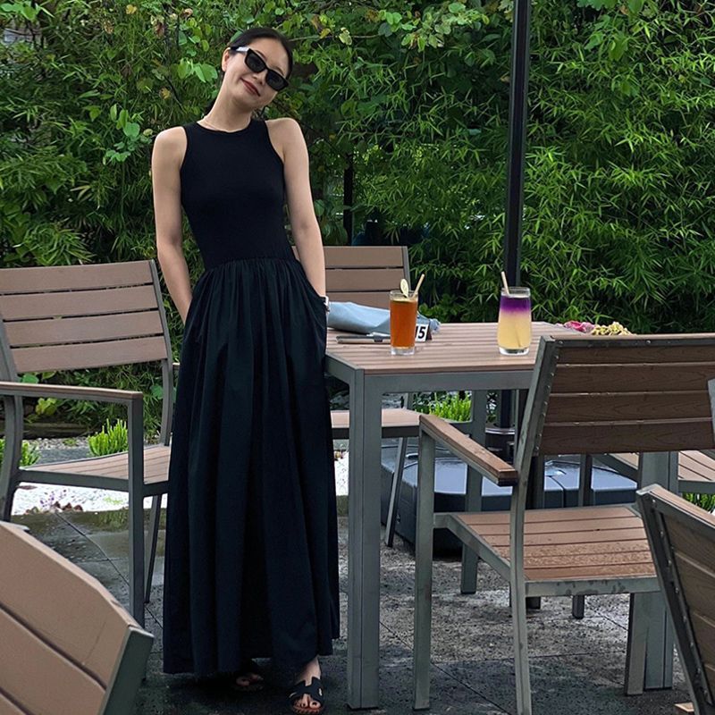 法式茶歇黑色無袖連衣裙子女2023夏季新款收腰赫本風背心吊帶長裙
