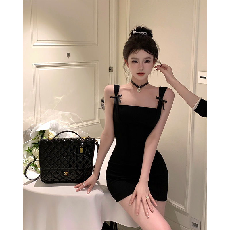 黑色吊帶連衣裙女夏季小個子辣妹蝴蝶結露背包臀短裙方領性感裙子