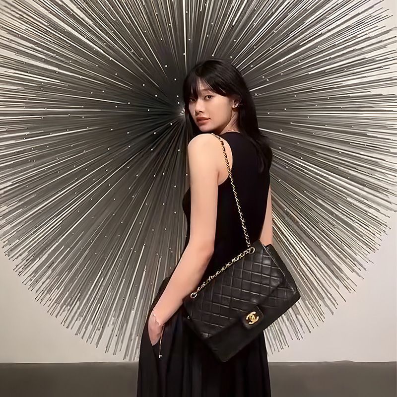 法式茶歇黑色無袖連衣裙子女2023夏季新款收腰赫本風背心吊帶長裙