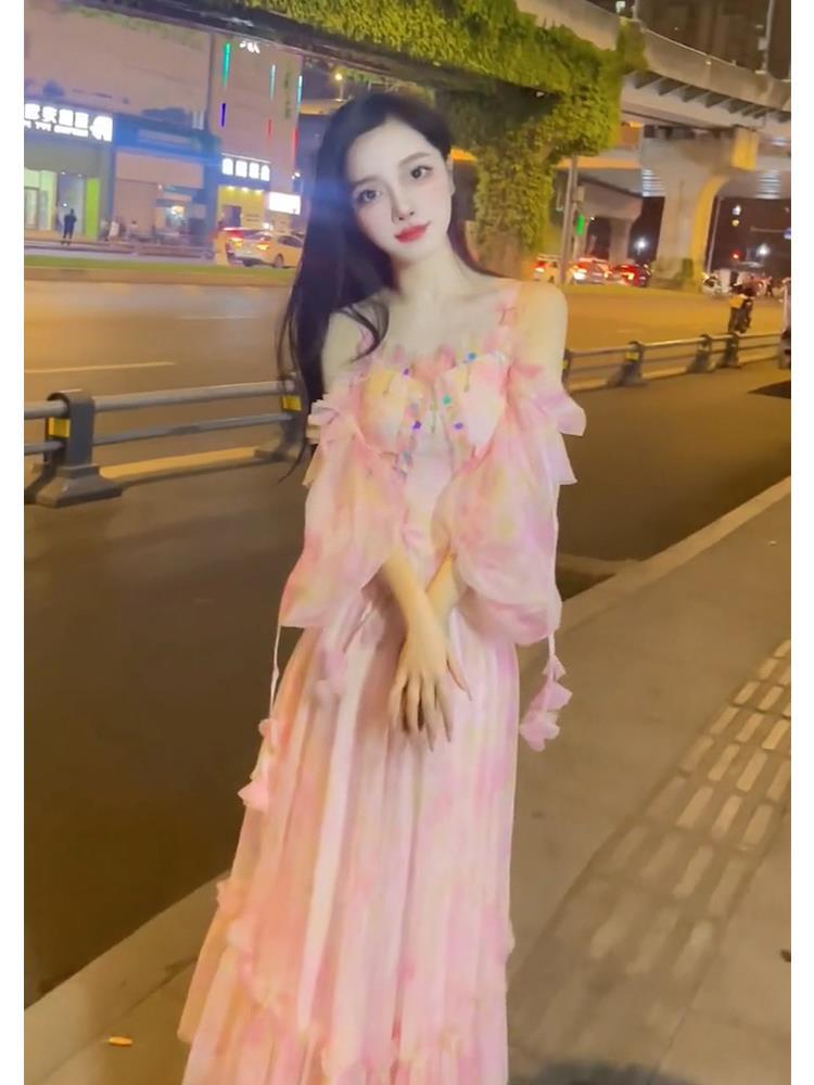 高端精緻茶歇法式溫柔風氣質女神范粉色印花露肩雪紡連衣裙女夏季