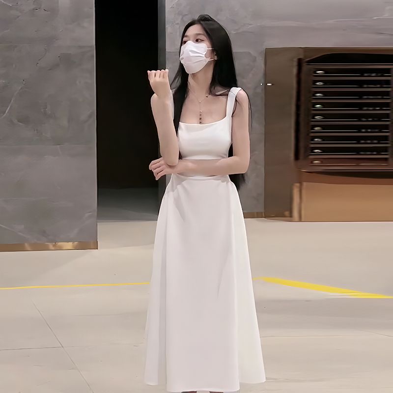 法式茶歇白色吊帶連衣裙子女夏季2023新款小個子a字收腰小白長裙