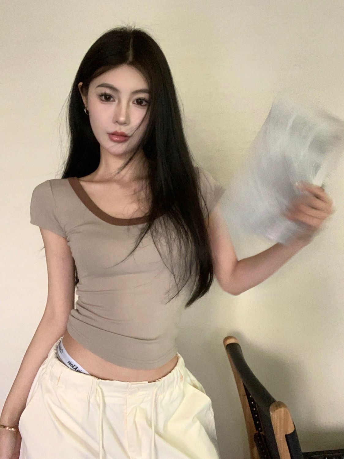 VIBRATE Korean version of square collar short t-shirt women's summer new short-sleeved slim-fit design tight-fitting shoulder top