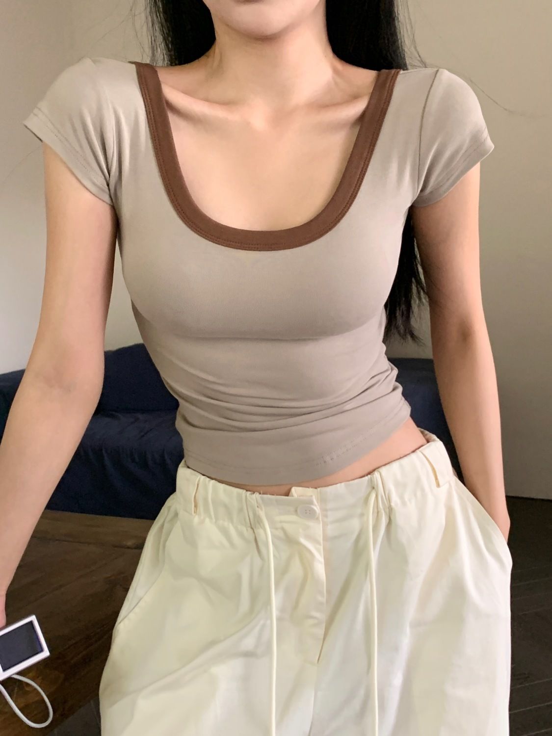 VIBRATE Korean version of square collar short t-shirt women's summer new short-sleeved slim-fit design tight-fitting shoulder top