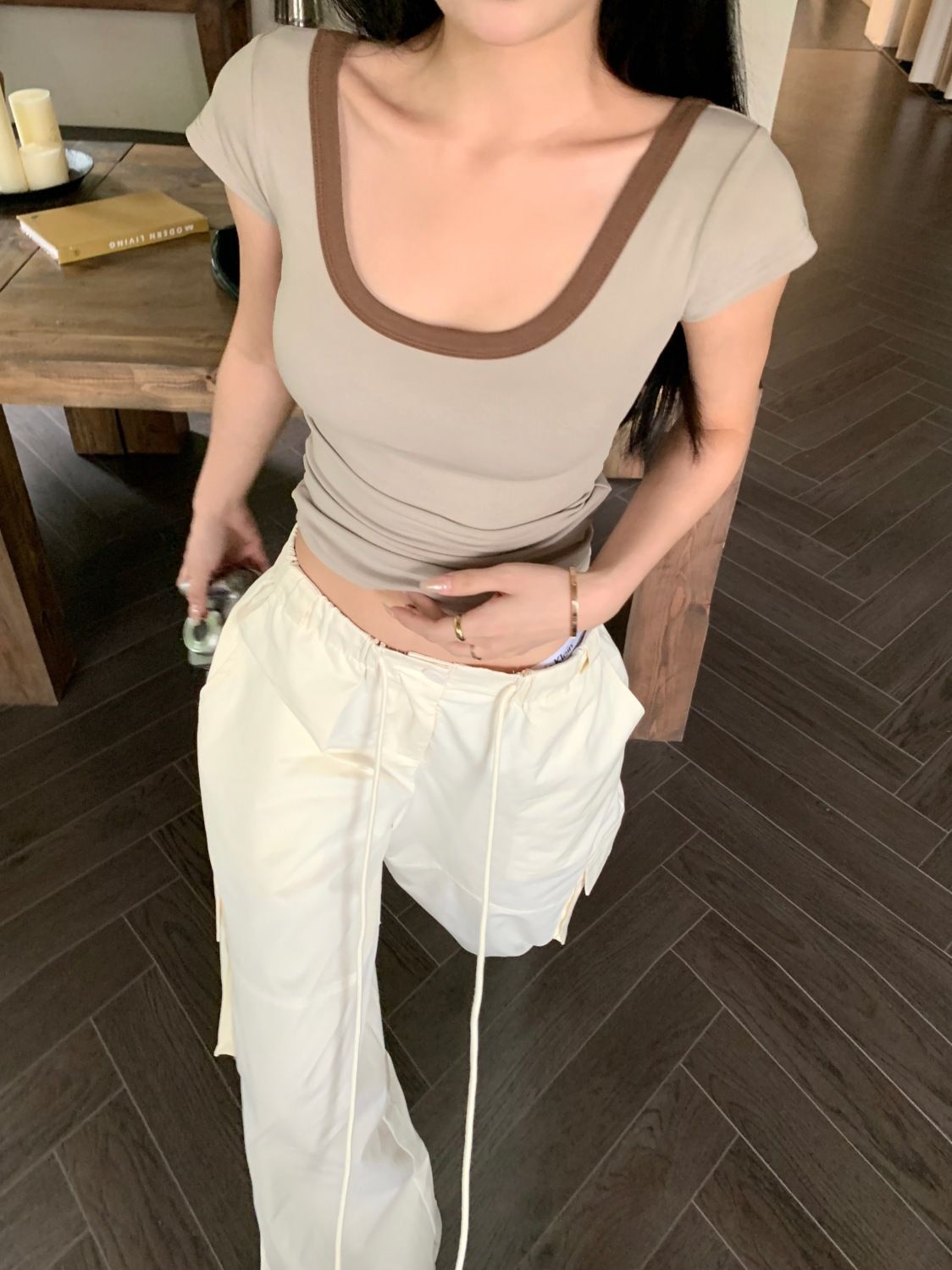 VIBRATE Korean version of square collar short t-shirt women's summer new short-sleeved slim-fit design tight-fitting shoulder top