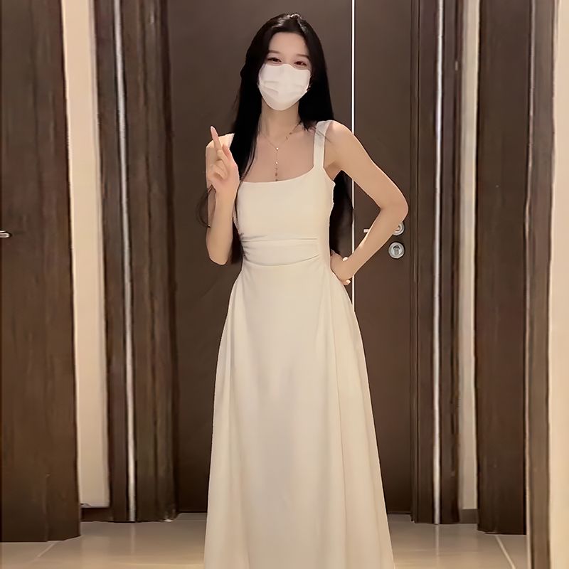 法式茶歇白色吊帶連衣裙子女夏季2023新款小個子a字收腰小白長裙