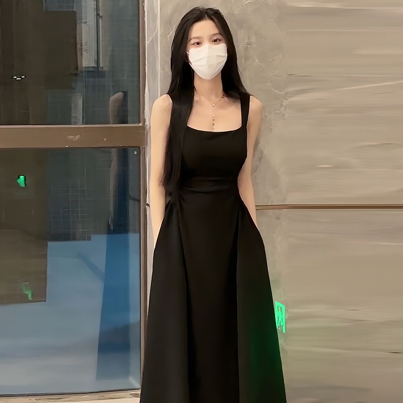 黑色吊帶連衣裙子女2023夏季新款法式茶歇小個子初戀收腰a字長裙