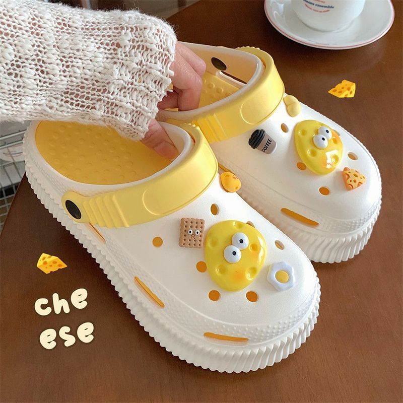 Thick-soled hole shoes women's summer outer wear 2023 new anti-slip heightened beach Baotou stepping shit feeling sandals and slippers women
