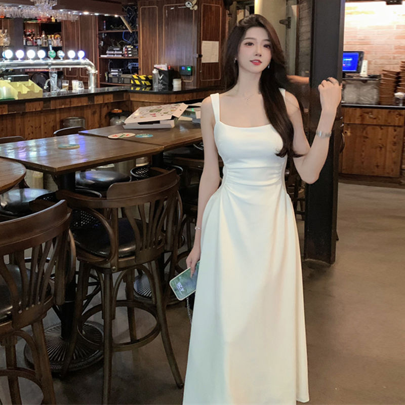 法式茶歇白色吊帶連衣裙子女夏季2023新款小個子a字收腰小白長裙