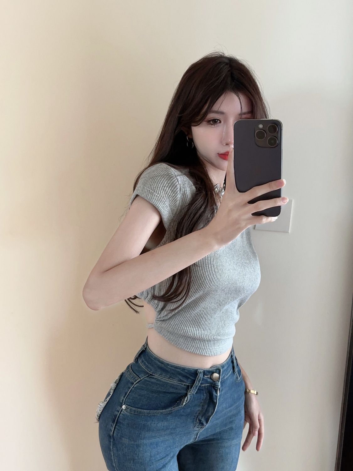 VIBRATE Korean version of sweet hot girl backless short top women's summer design sense of waist strapping shoulder short-sleeved T-shirt