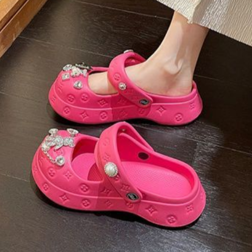 Hole shoes female ins tide cute cartoon sandals summer non-slip thick-soled beach shoes outerwear fashion Baotou slippers