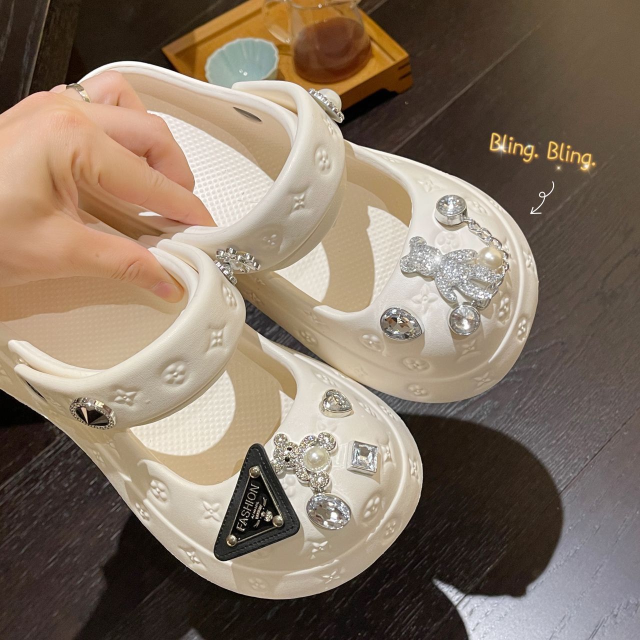 Hole shoes female ins tide cute cartoon sandals summer non-slip thick-soled beach shoes outerwear fashion Baotou slippers