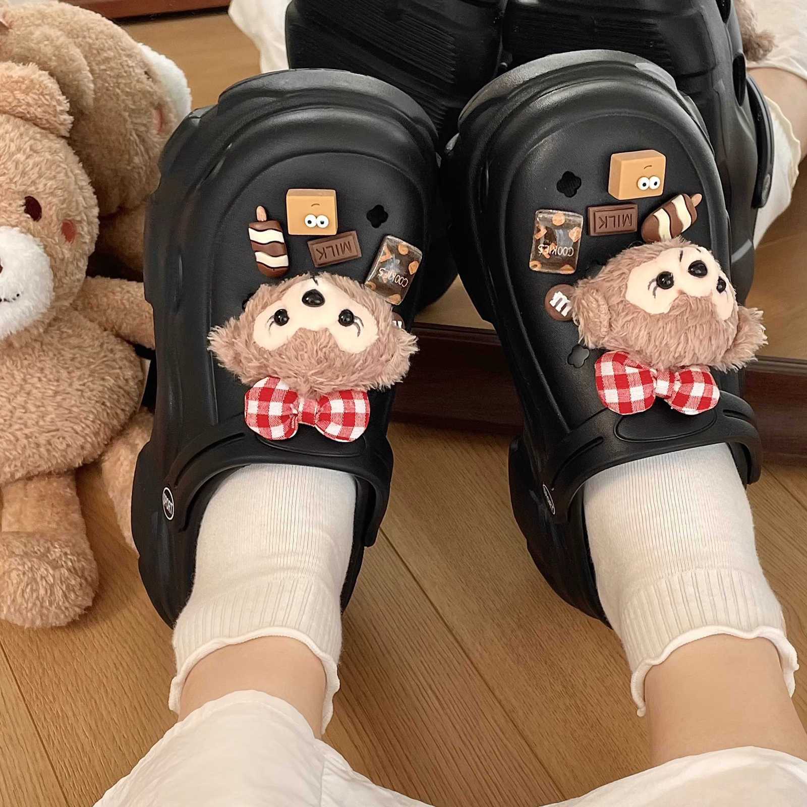 Hole shoes women's summer indoor home furnishing 2022 new anti-slip stepping on feces feeling eva thick bottom outerwear summer slippers women