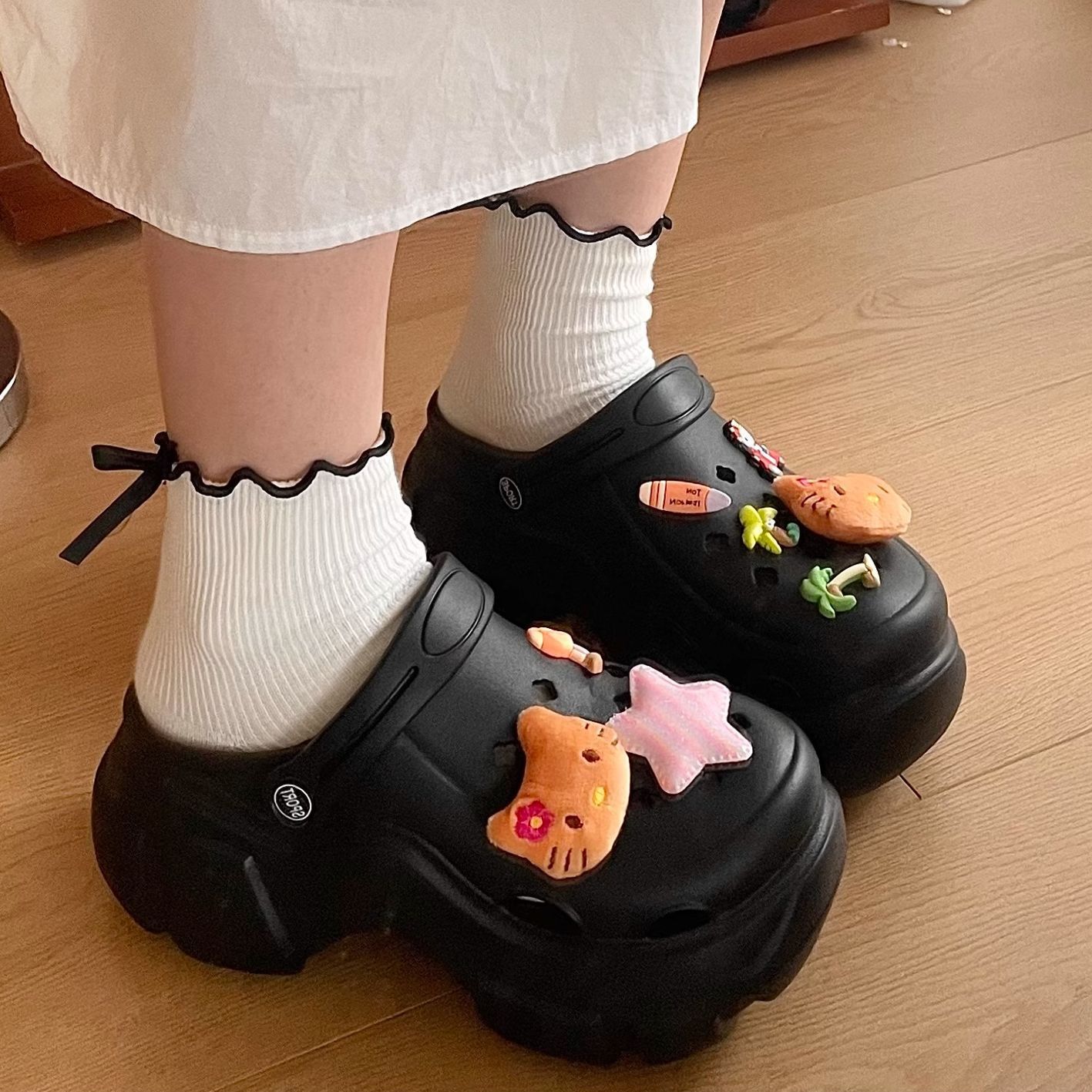 High-heeled hole shoes non-slip thick-soled waterproof girls' heart new heightened half-slippers non-slip outerwear Baotou beach shoes