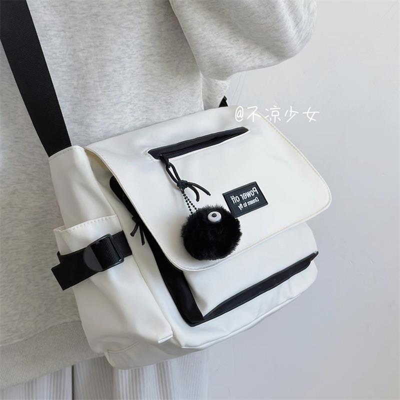 Japanese large-capacity canvas bag for men commuting ins workwear Hong Kong style girl messenger bag student class postman bag for women