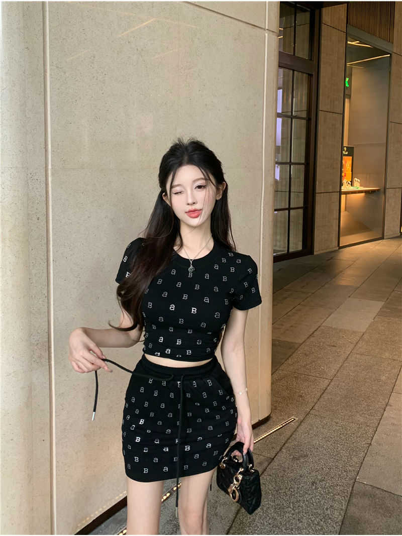 黑色套裝修身短袖T恤上衣女裝夏季包臀短裙半身裙字母燙鑽兩件套