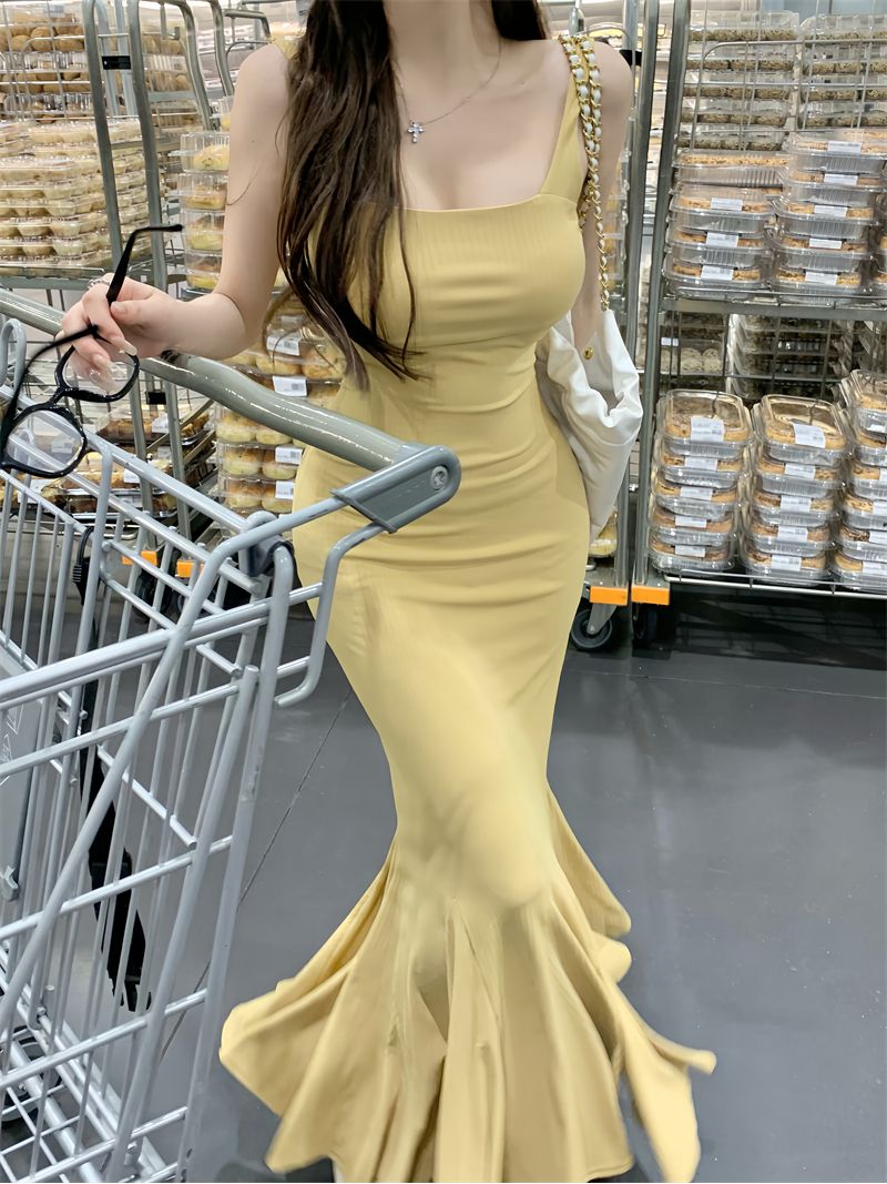 純欲黃色方領吊帶連衣裙女裝夏季甜辣妹收腰修身裙子包臀魚尾長裙