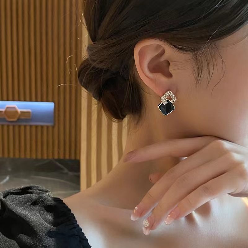 菱形交叉幾何設計感耳釘名媛氣質黑色撞色耳環小巧精緻高級耳飾