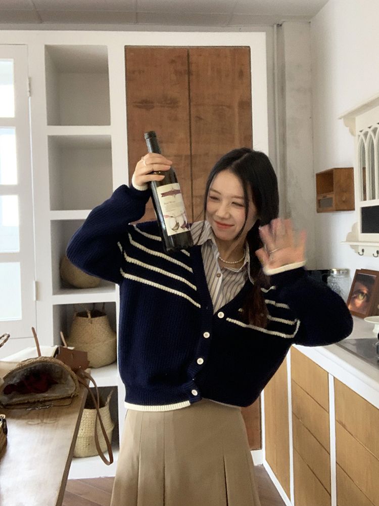 外穿早秋V領毛針織衫女小眾設計感疊穿學院風條紋休閒開衫上衣ins