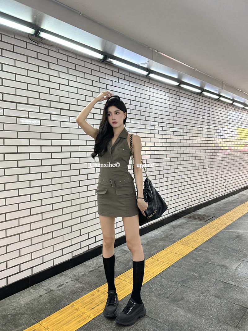 復古辣妹工裝連衣裙女夏季新款小眾設計感收腰顯瘦甜酷風短裙