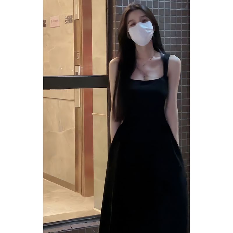 黑色吊帶連衣裙子女2023夏季新款法式茶歇小個子初戀收腰a字長裙
