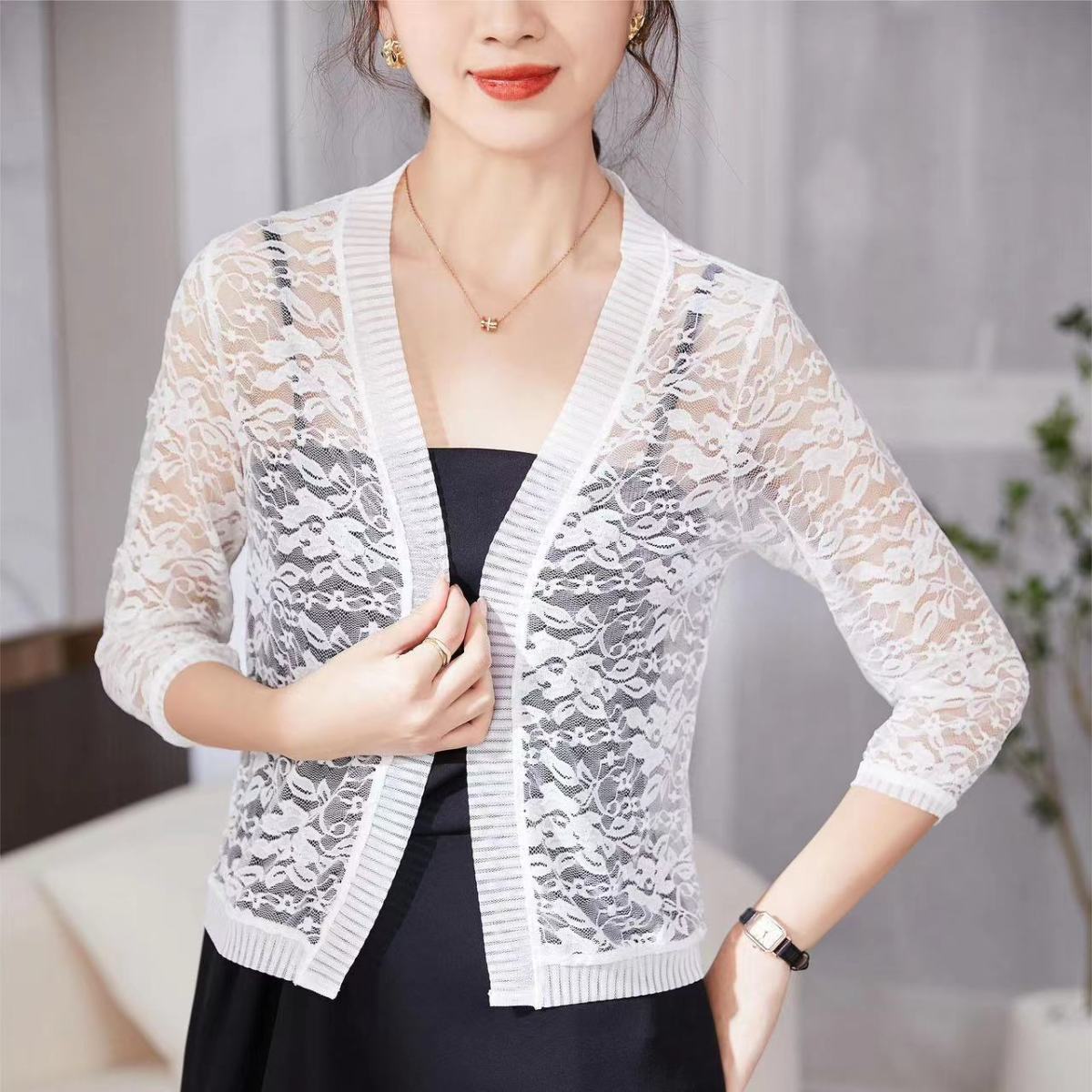 New trendy mom lace loose fitting women's short shawl, paired with a skirt, topped with a thin coat, summer sun protection suit