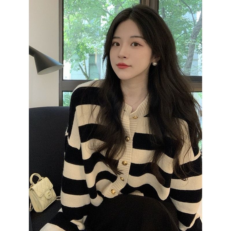 軟糯撞色條紋圓領小香風針織開衫女春秋法式寬鬆短款外搭毛衣外套