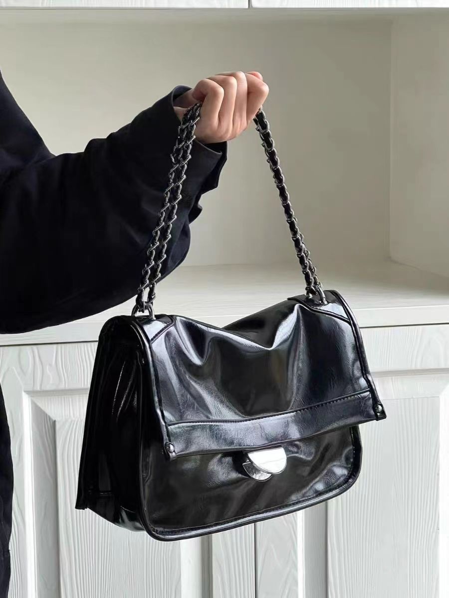 2023 New niche high-end chain underarm shoulder bag Light luxury commuting shoulder bag Fashion texture crossbody bag