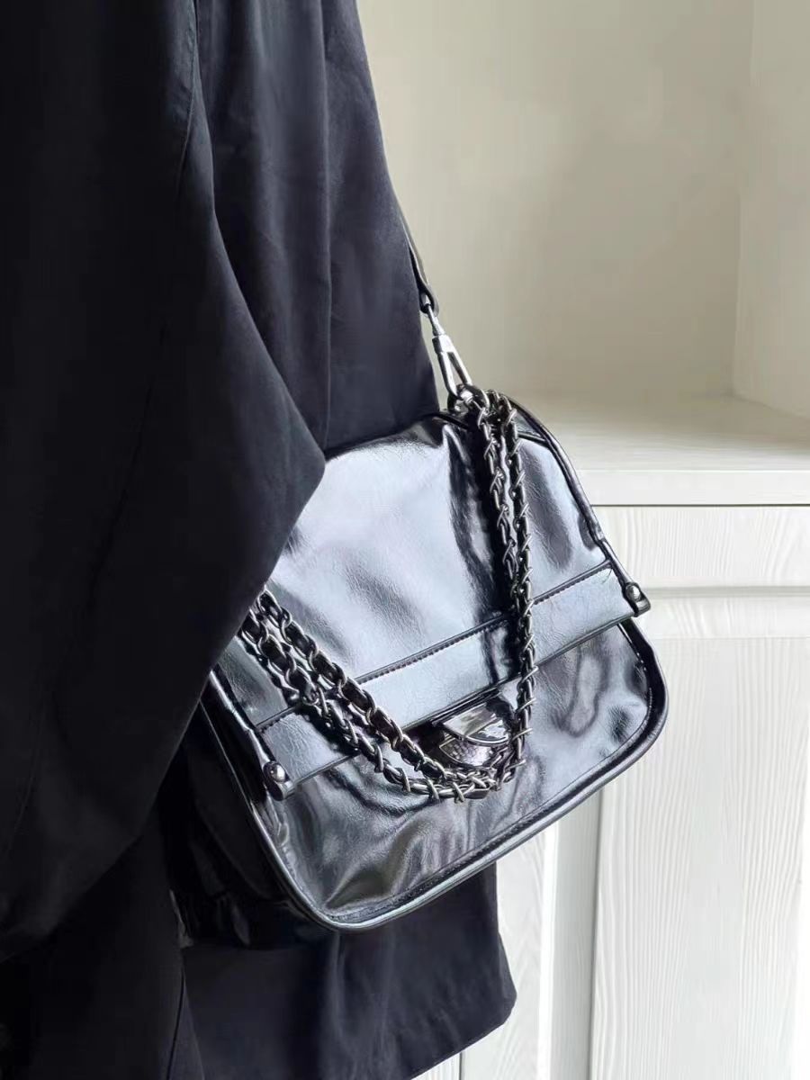 2023 New niche high-end chain underarm shoulder bag Light luxury commuting shoulder bag Fashion texture crossbody bag