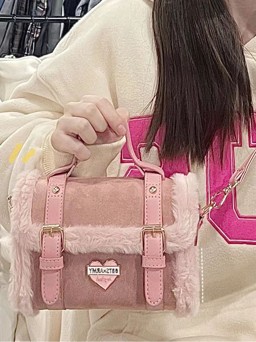 Personalized and Westernized Lamb Wool Cambridge Bag 2023 Autumn/Winter New Girls' Feeling Hand Bill of Ladle Shoulder Bag Fashion Crossbody Bag