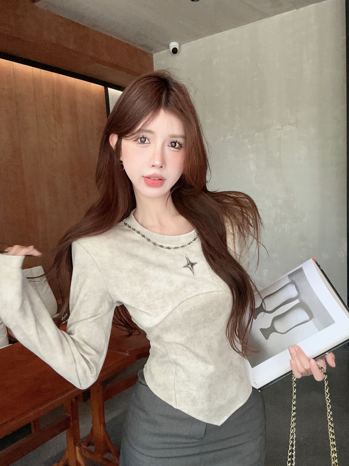 Autumn American retro star chain decorated long-sleeved T-shirt women's design bottoming shirt hot girl irregular top