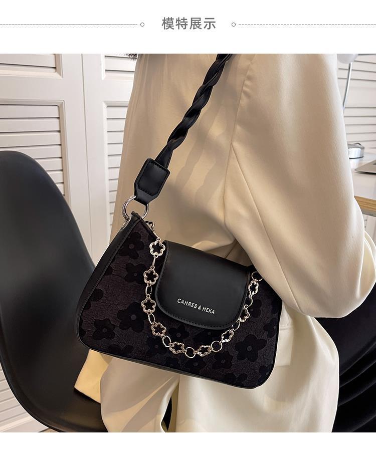 High-End Small For Women 2022 New Texture 2023 Niche Design Single Shoulder Underarm Chain Crossbody Bag_voghion.com