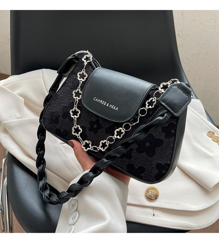 High-End Small For Women 2022 New Texture 2023 Niche Design Single Shoulder Underarm Chain Crossbody Bag_voghion.com