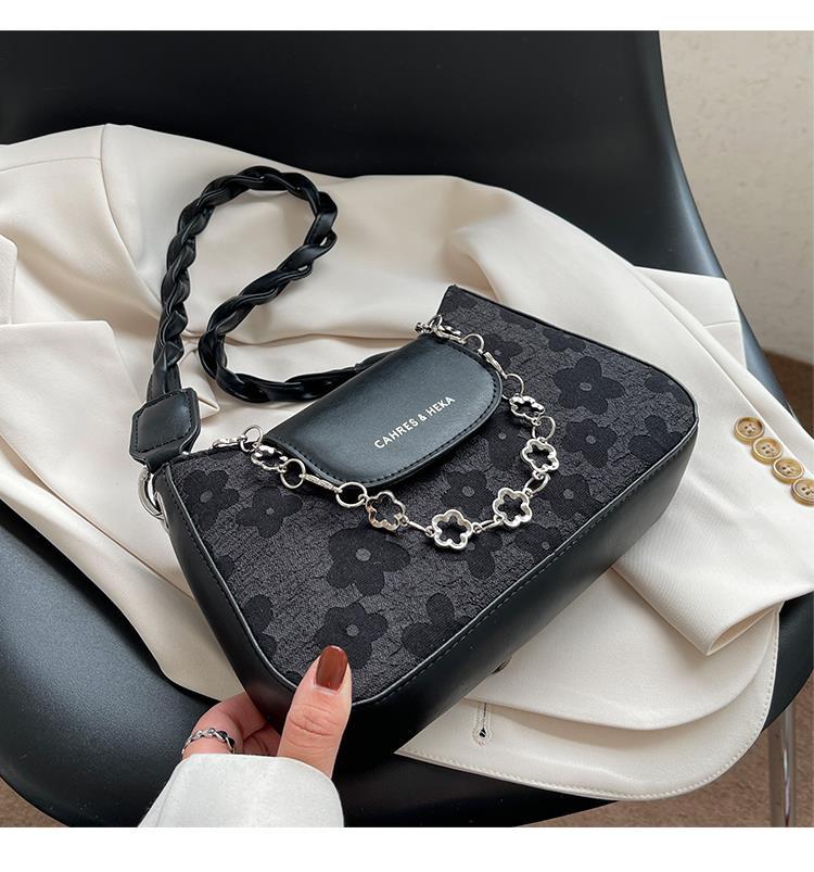 High-End Small For Women 2022 New Texture 2023 Niche Design Single Shoulder Underarm Chain Crossbody Bag_voghion.com