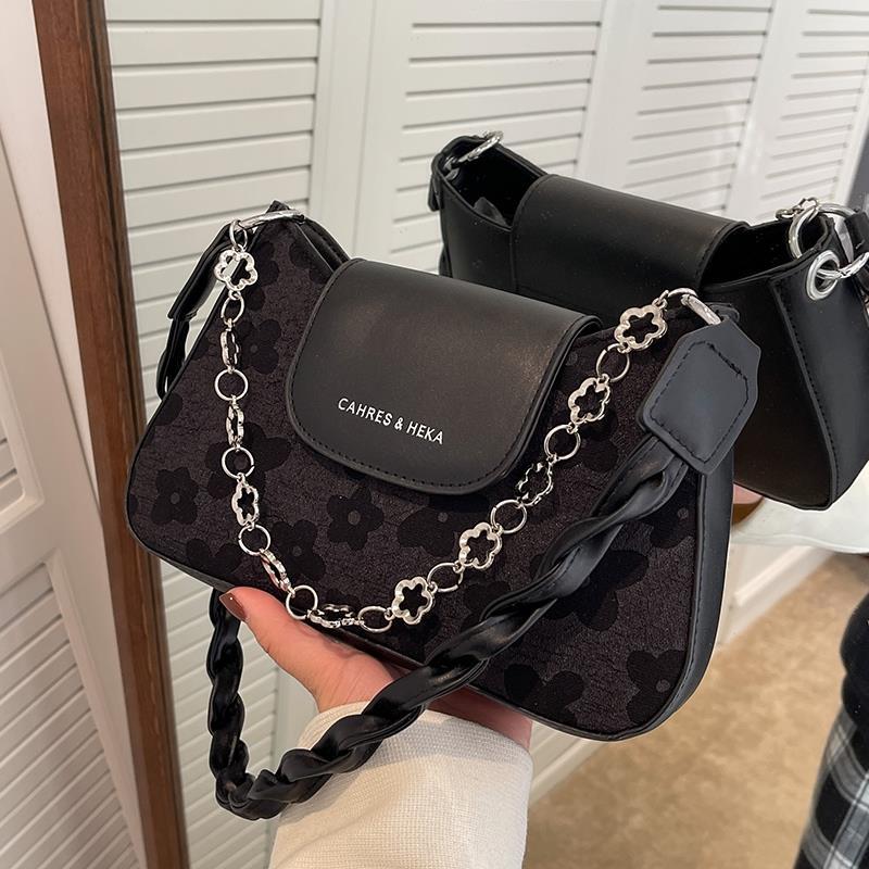High-End Small For Women 2022 New Texture 2023 Niche Design Single Shoulder Underarm Chain Crossbody Bag_voghion.com