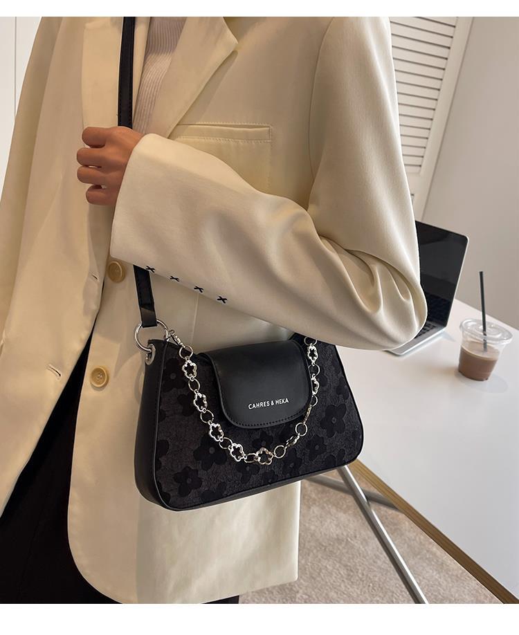 High-End Small For Women 2022 New Texture 2023 Niche Design Single Shoulder Underarm Chain Crossbody Bag_voghion.com