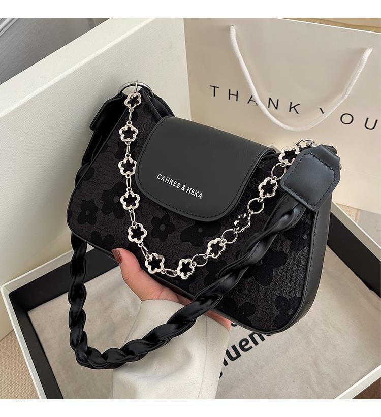 High-End Small For Women 2022 New Texture 2023 Niche Design Single Shoulder Underarm Chain Crossbody Bag_voghion.com