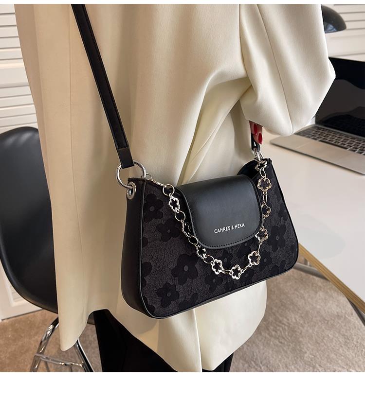 High-End Small For Women 2022 New Texture 2023 Niche Design Single Shoulder Underarm Chain Crossbody Bag_voghion.com