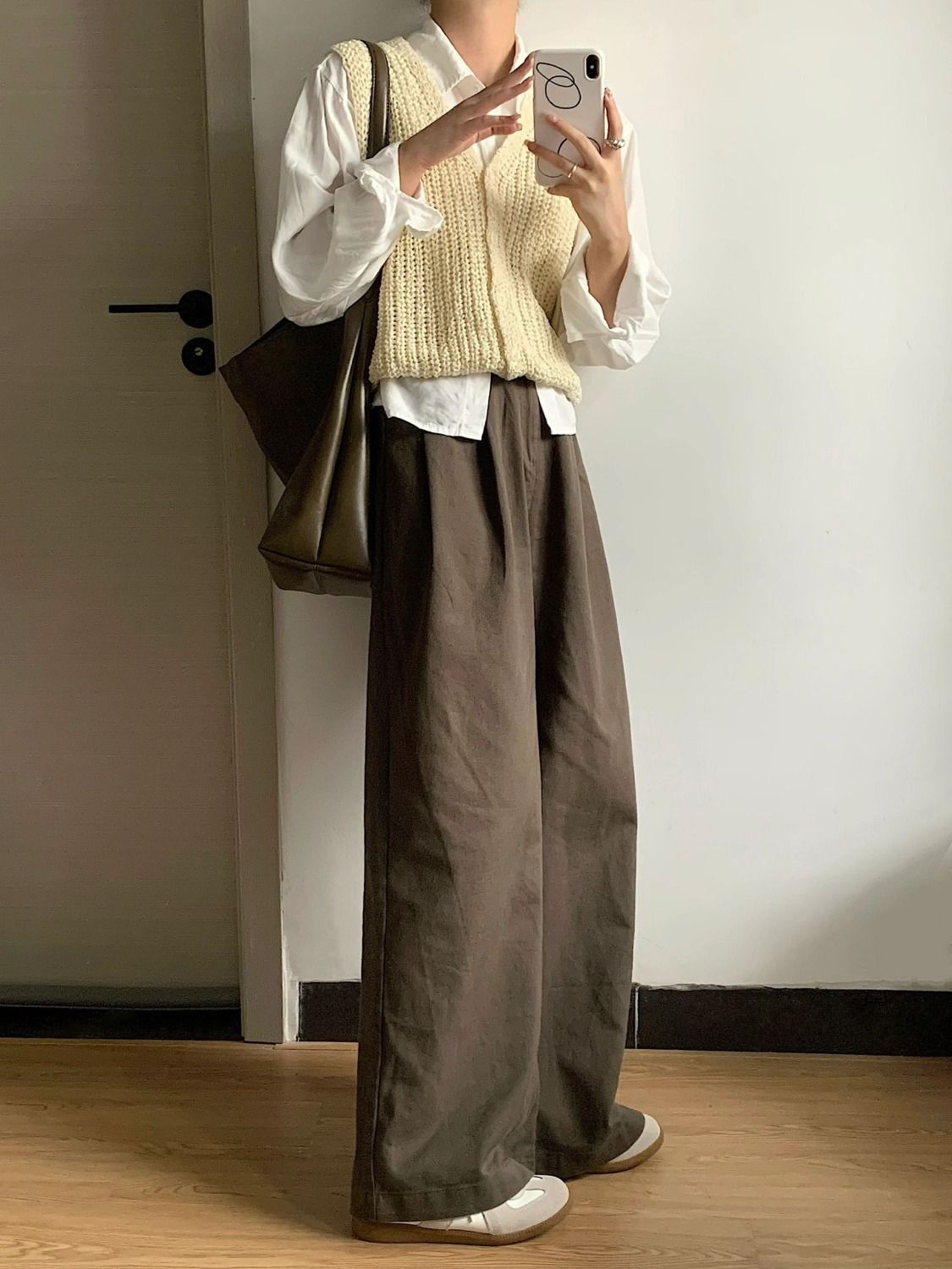 大碼女裝秋季套裝女2023新款韓系慵懶風鏤空背心短款白襯衫闊腿褲