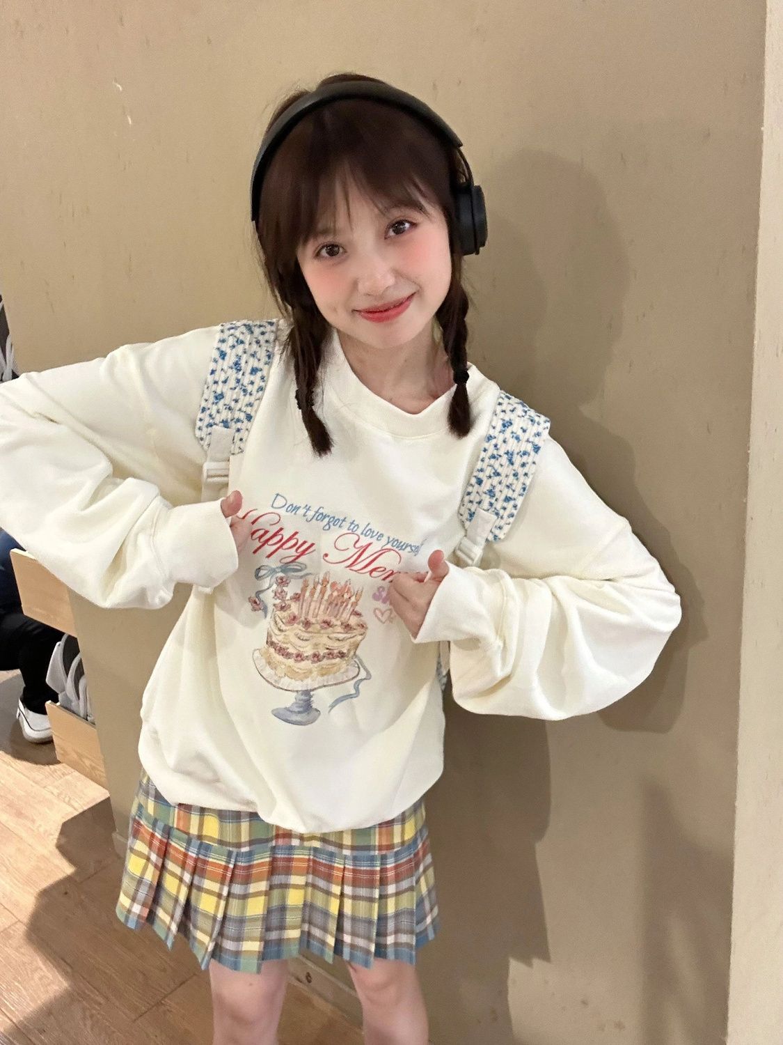 杏色正肩圓領衛衣女春秋2023薄款oversize設計感小眾溫柔長袖上衣