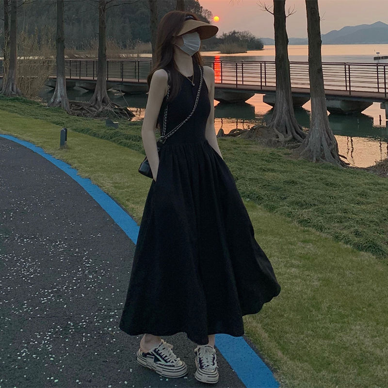黑色連衣裙子女夏季新款春秋法式茶歇赫本風收腰背心無袖吊帶長裙