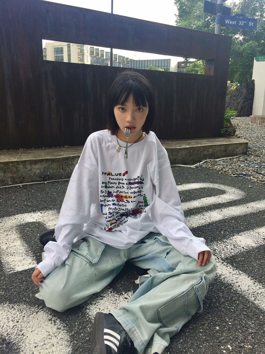 早秋字母印花長袖t恤女寬鬆bf風2023年春夏季新款上衣圓領體恤衫