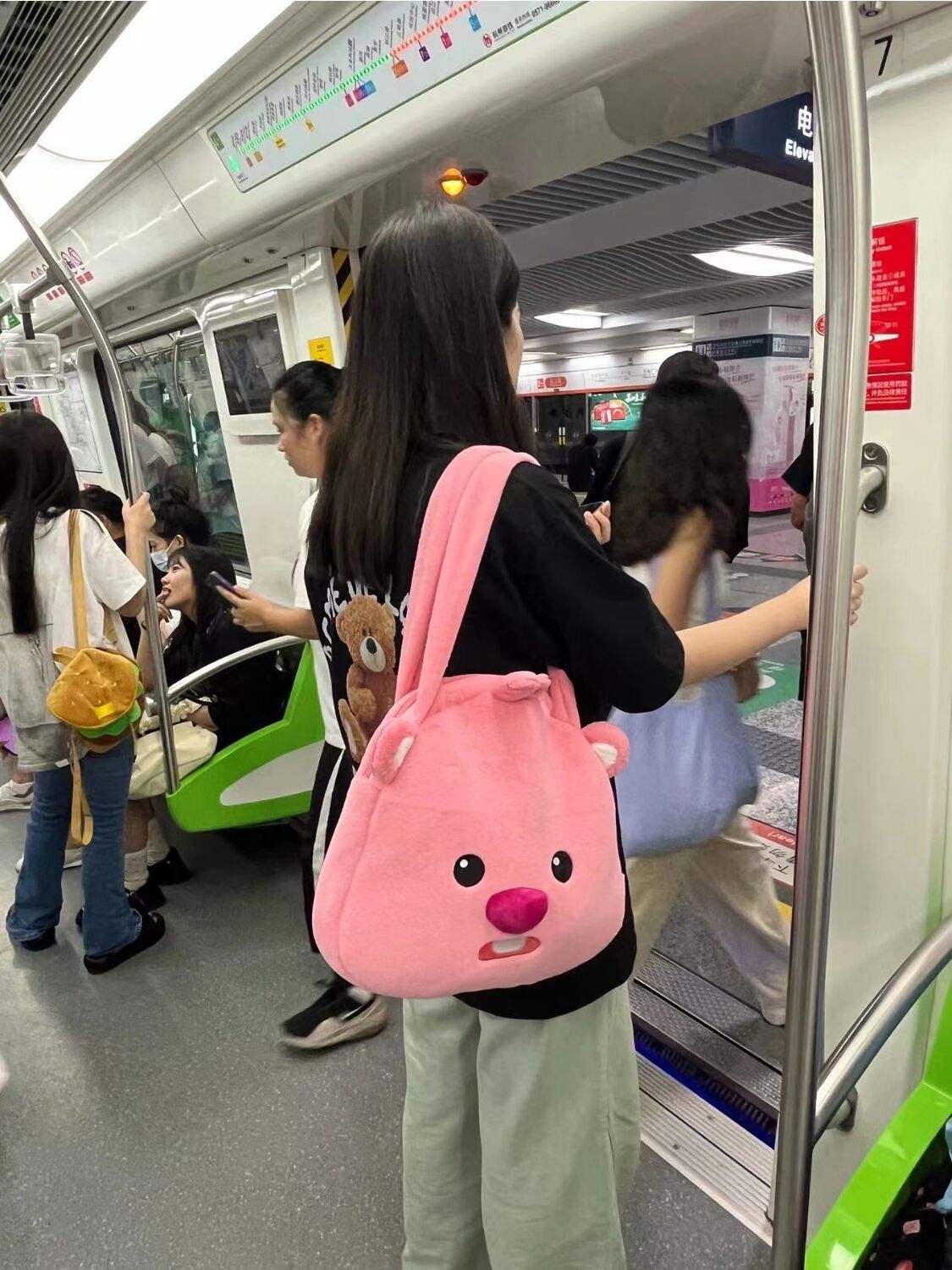 秋冬新款loopy包包2023軟萌毛絨單肩包可愛卡通大容量小海狸包包