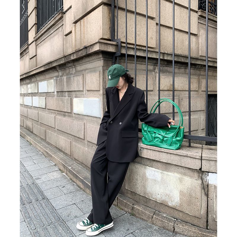Black small suit jacket for women 2023 spring and autumn new design niche small person short loose casual suit