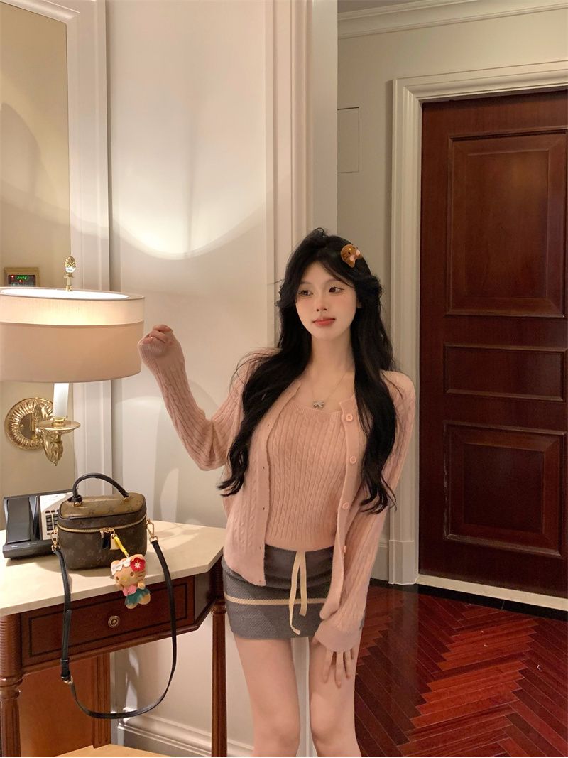 溫柔甜美套裝粉色長袖毛衣開衫外套女秋季針織吊帶背心上衣兩件套